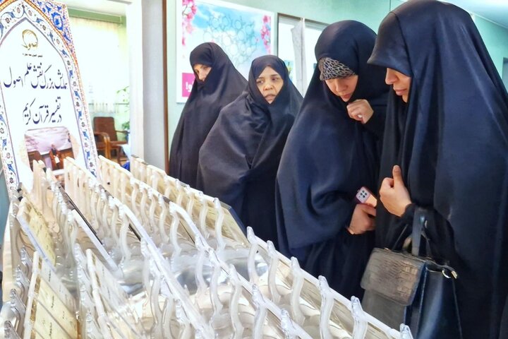 تصاویر/ برگزاری نمایشگاه آثار انجمن اصول فقه حوزه