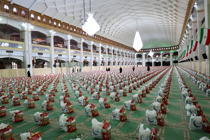 تصاویر / توزیع ۱۰ هزار بسته معیشتی در آذربایجان‌شرقی