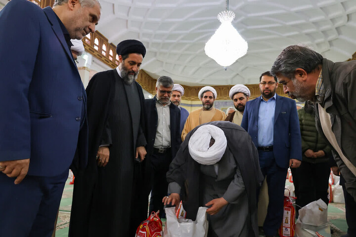 تصاویر / توزیع ۱۰ هزار بسته معیشتی در آذربایجان‌شرقی