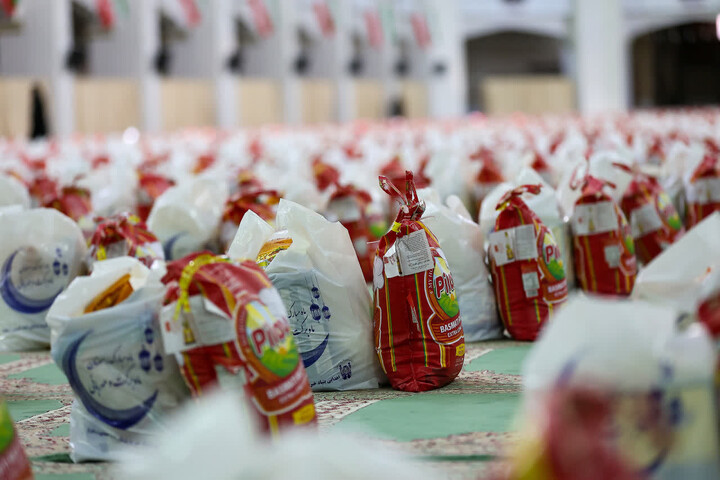 تصاویر / توزیع ۱۰ هزار بسته معیشتی در آذربایجان‌شرقی