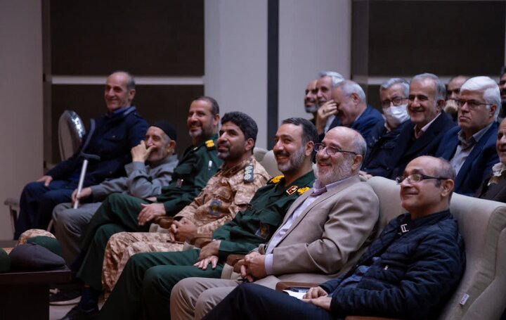 تصاویر/آیین رونمایی از دانشنامه دفاع مقدس استان مرکزی