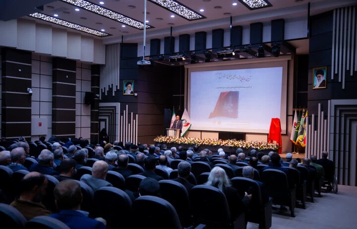 تصاویر/آیین رونمایی از دانشنامه دفاع مقدس استان مرکزی