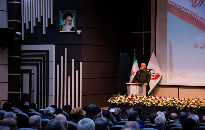 تصاویر/آیین رونمایی از دانشنامه دفاع مقدس استان مرکزی