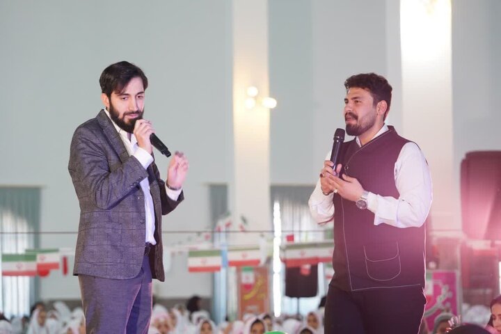 تصاویر/برگزاری آیین باشکوه جشن تکلیف ۲۵۰۰ دانش‌آموز دختر شهر ساوه