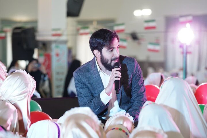 تصاویر/برگزاری آیین باشکوه جشن تکلیف ۲۵۰۰ دانش‌آموز دختر شهر ساوه