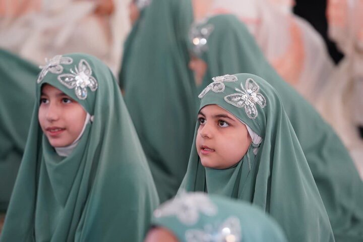 تصاویر/برگزاری آیین باشکوه جشن تکلیف ۲۵۰۰ دانش‌آموز دختر شهر ساوه