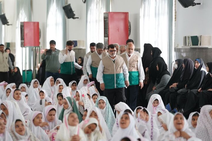 تصاویر/برگزاری آیین باشکوه جشن تکلیف ۲۵۰۰ دانش‌آموز دختر شهر ساوه