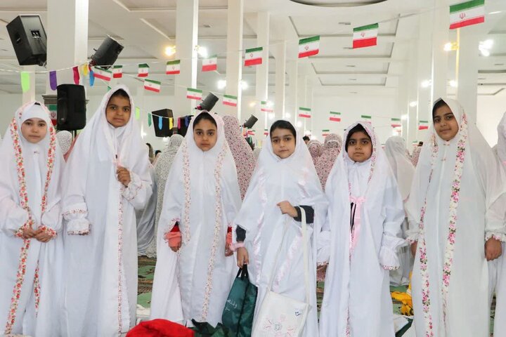 تصاویر/برگزاری آیین باشکوه جشن تکلیف ۲۵۰۰ دانش‌آموز دختر شهر ساوه