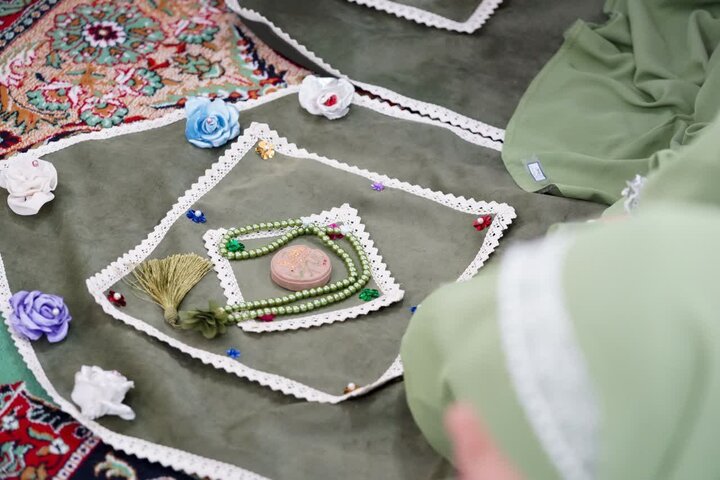 تصاویر/برگزاری آیین باشکوه جشن تکلیف ۲۵۰۰ دانش‌آموز دختر شهر ساوه