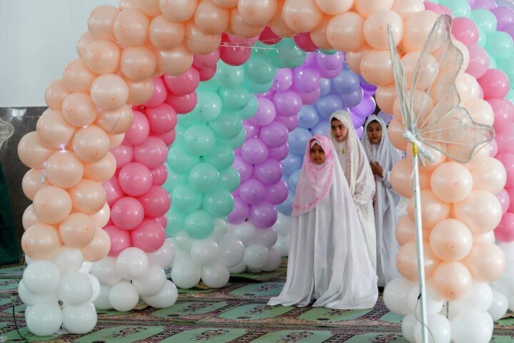 تصاویر/برگزاری آیین باشکوه جشن تکلیف ۲۵۰۰ دانش‌آموز دختر شهر ساوه