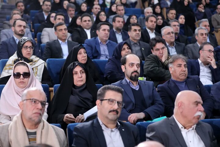 تصاویر/نشست فرهیختگان و فعالان فرهنگی استان لرستان با رئیس جمهور