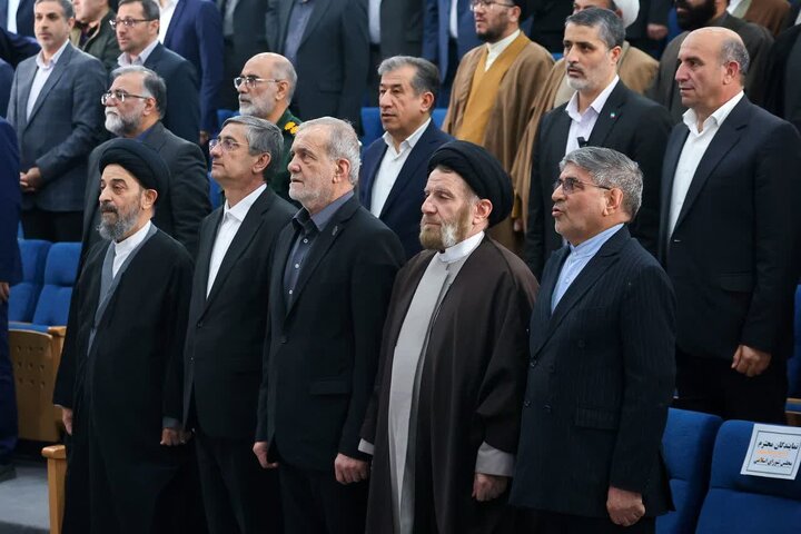 تصاویر/نشست فرهیختگان و فعالان فرهنگی استان لرستان با رئیس جمهور