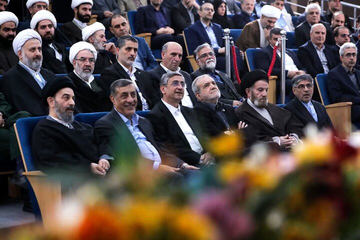 تصاویر/نشست فرهیختگان و فعالان فرهنگی استان لرستان با رئیس جمهور