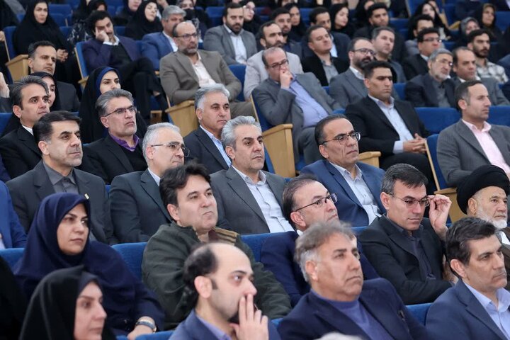 تصاویر/نشست فرهیختگان و فعالان فرهنگی استان لرستان با رئیس جمهور