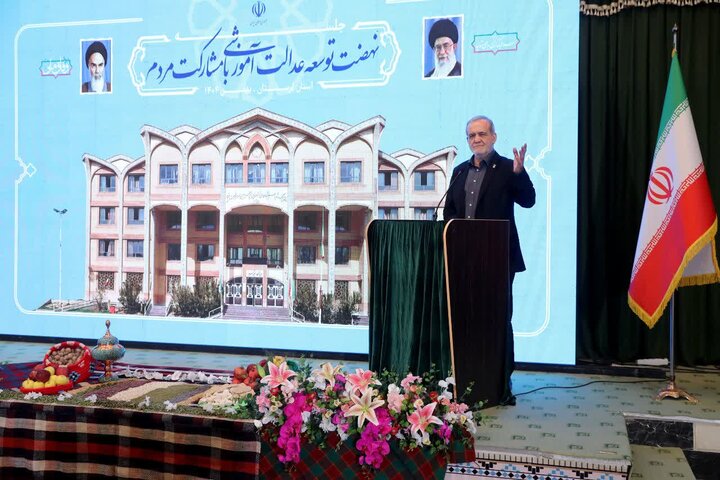 تصاویر/نشست فرهیختگان و فعالان فرهنگی استان لرستان با رئیس جمهور