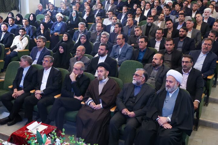 تصاویر/نشست فرهیختگان و فعالان فرهنگی استان لرستان با رئیس جمهور