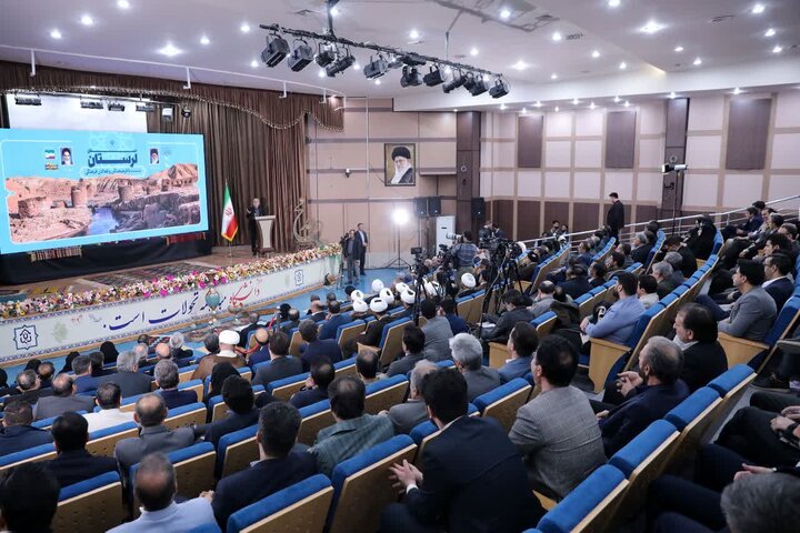 تصاویر/نشست فرهیختگان و فعالان فرهنگی استان لرستان با رئیس جمهور