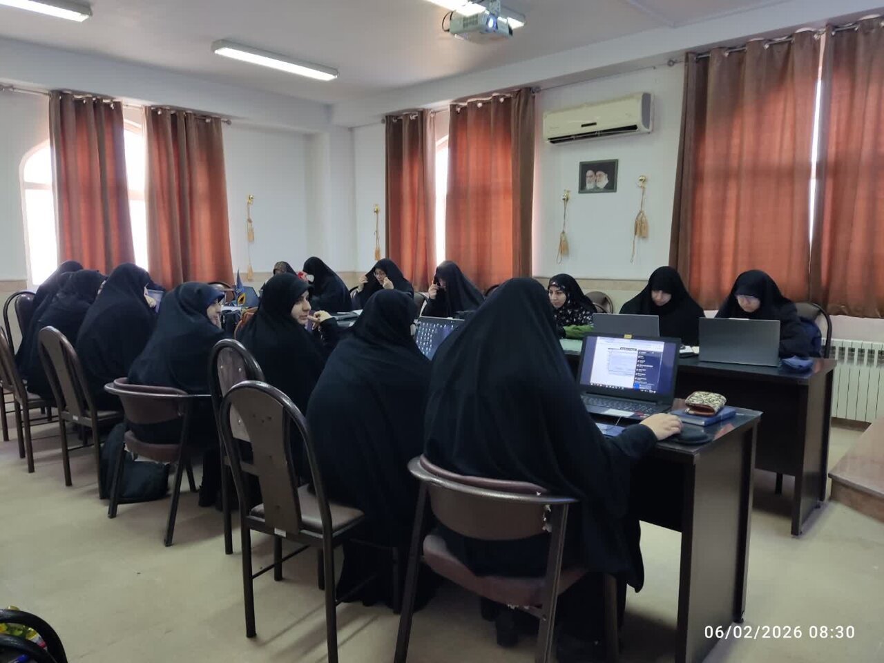 برگزاری کرسی آزاداندیشی «هر نفر یک قدرت » در مدرسه علمیه حضرت زینب (ع) آران و بیدگل+تصاویر