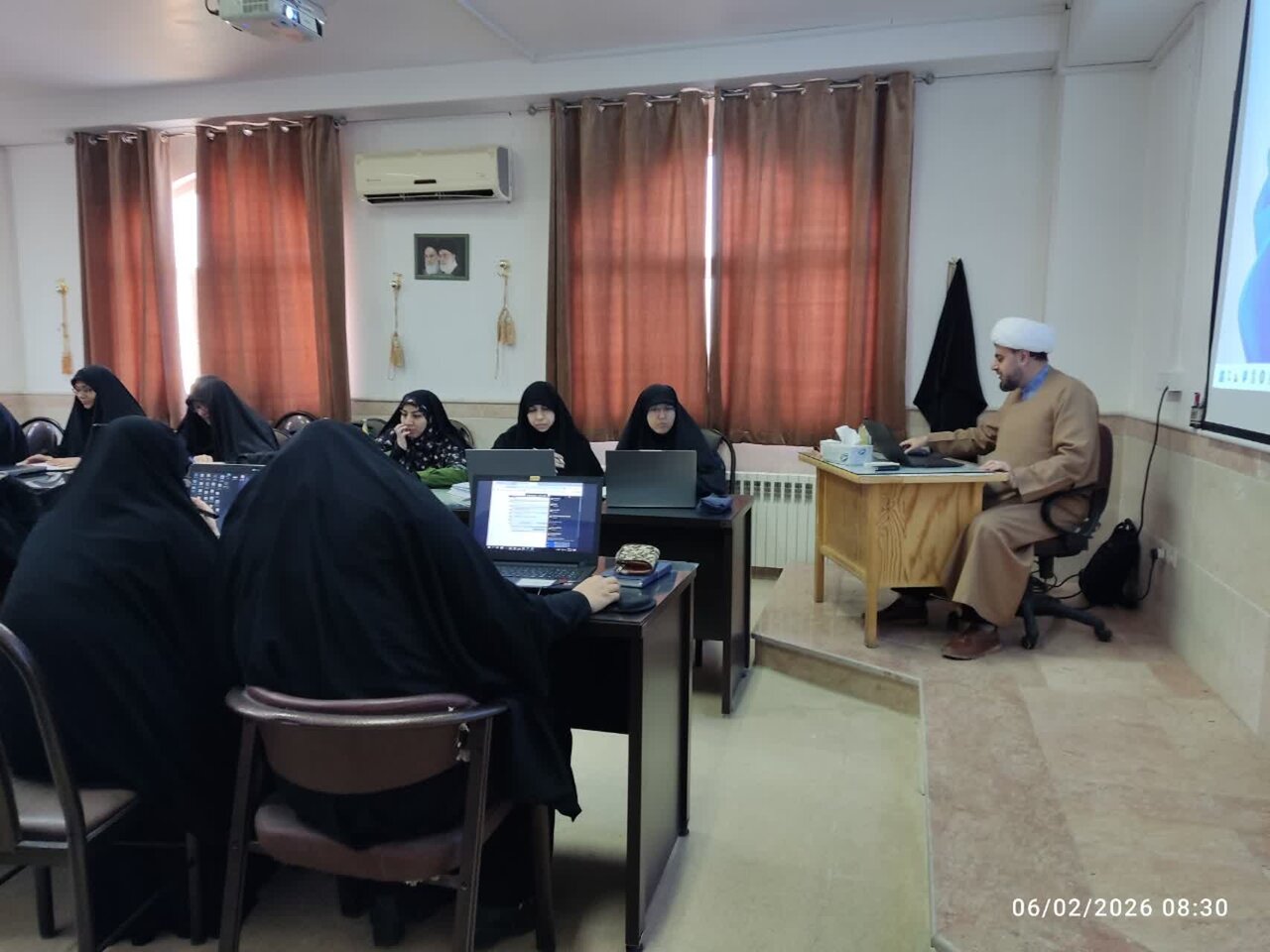 برگزاری کرسی آزاداندیشی «هر نفر یک قدرت » در مدرسه علمیه حضرت زینب (ع) آران و بیدگل+تصاویر