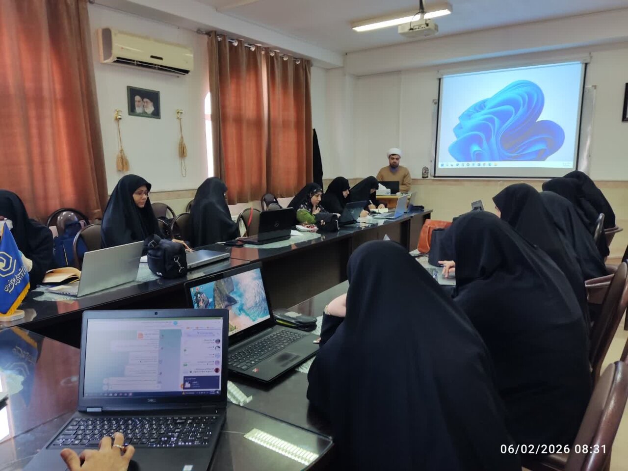 برگزاری کرسی آزاداندیشی «هر نفر یک قدرت » در مدرسه علمیه حضرت زینب (ع) آران و بیدگل+تصاویر