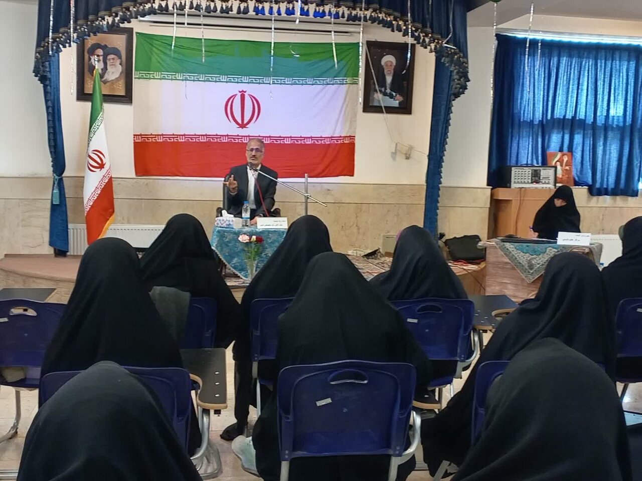 برگزاری کرسی آزاداندیشی در مدرسه علمیه دولت آباد اصفهان