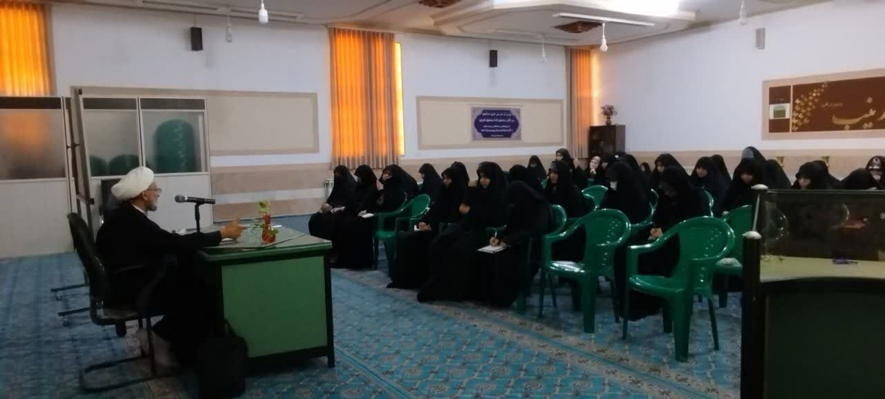 تصاویر/ سلسله جلسات درس اخلاق مدرسه علمیه حضرت زینب (س) کرمان