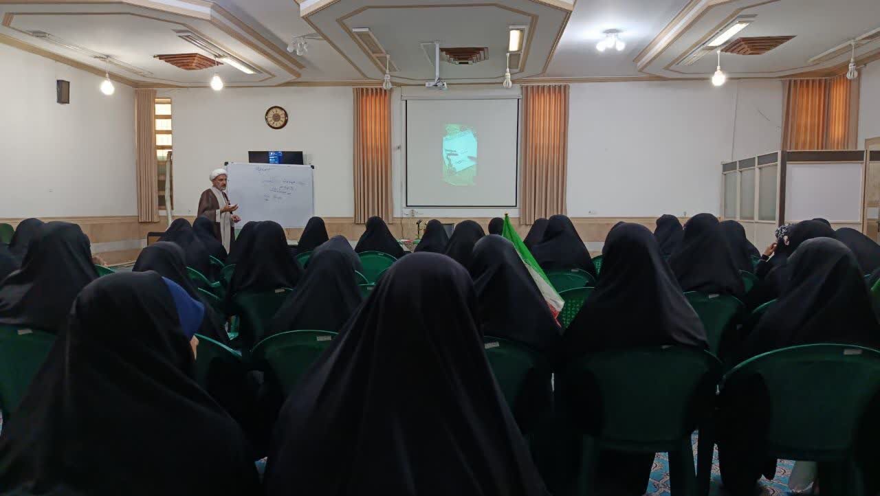تصاویر/ سلسله جلسات درس اخلاق مدرسه علمیه حضرت زینب (س) کرمان