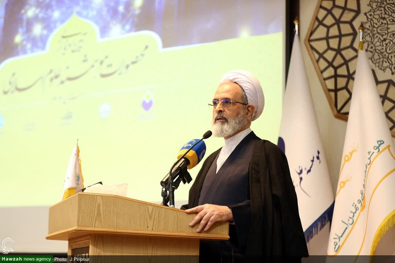 Mihimili sita muhimu ya kuingia teknolojia mahiri katika uwanja wa elimu za Kiislamu/ Mwalimu aliyekuwa kielelezo cha jihadi na nidhamu ya kielimu