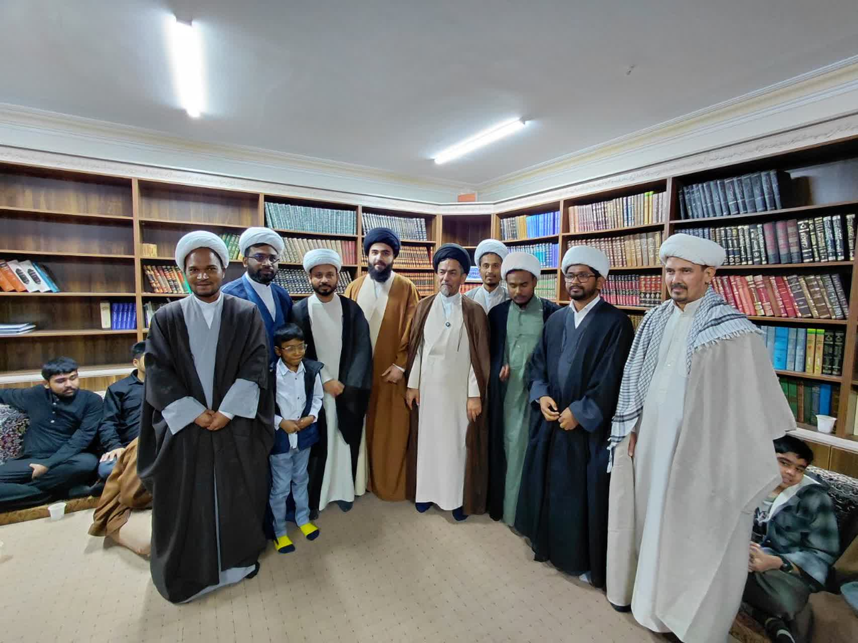 عمامهگذاری طلاب بنگلادشی در آستانه ماه مبارک رمضان در قم