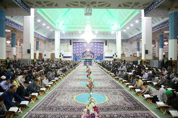 تصاویر/  ترتیل‌خوانی نخستین روز ماه رمضان در حرم حضرت معصومه(س)