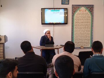 تصاویر/برگزاری دوره مهارتی تبلیغ دانش‌آموزی راهیان ملکوت در مدرسه علمیه محمودیه کرمان