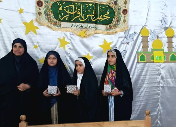 تصاویر/ محفل قرآنی دختران دوراهک در ماه مبارک رمضان