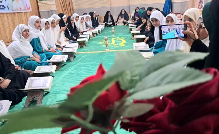 تصاویر/ محفل قرآنی دختران دوراهک در ماه مبارک رمضان