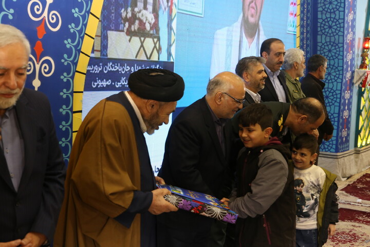 تصاویر / مراسم گرامیداشت یاد و خاطره  روز حماسه و ایثار شهر درچه اصفهان