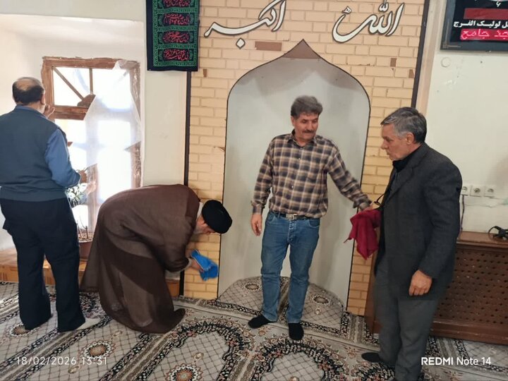 تصاویر/ غبار روبی مسجد جامع ماکو در آستانه ماه مبارک رمضان