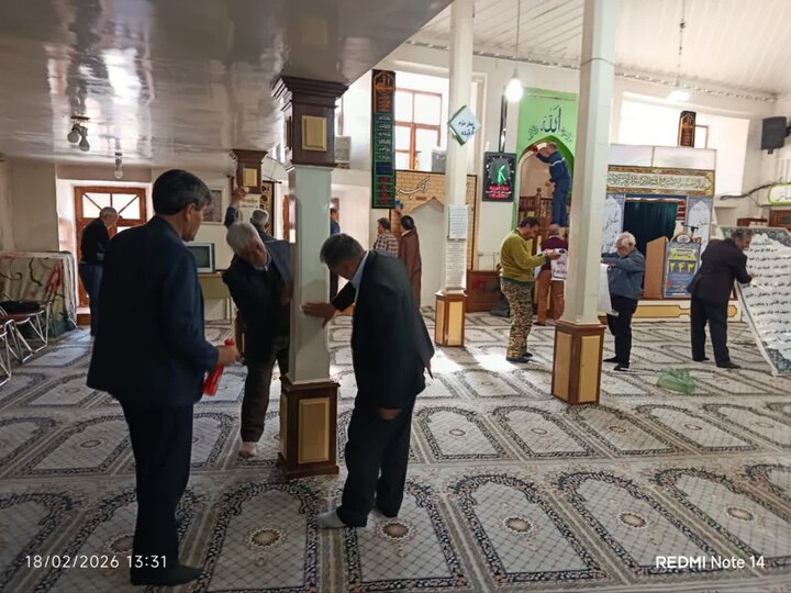 تصاویر/ غبار روبی مسجد جامع ماکو در آستانه ماه مبارک رمضان