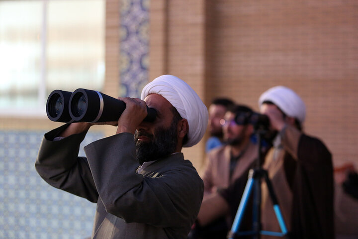 رؤیت هلال ماه رمضان در حرم مطهر بانوی کرامت