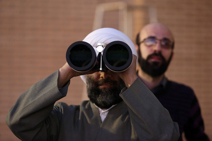 رؤیت هلال ماه رمضان در حرم مطهر بانوی کرامت