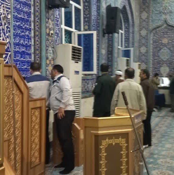 تصاویر/ غبارروبی مساجد در جزیره خارگ