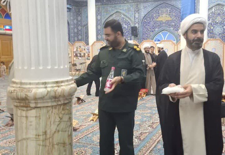 تصاویر/ غبارروبی مساجد در جزیره خارگ