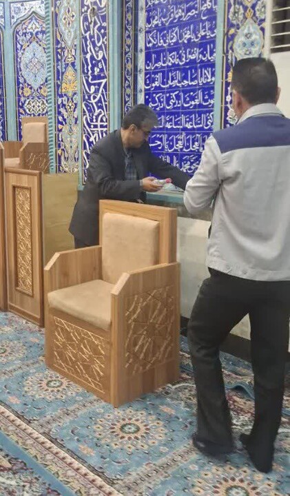 تصاویر/ غبارروبی مساجد در جزیره خارگ