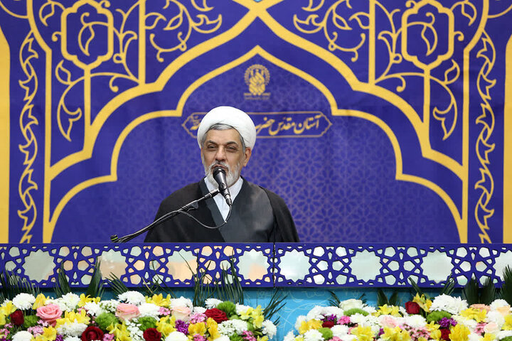 هدف دشمن از سایه جنگ، امتیازگیری است / در مقابل تهدید دشمن باید محکم ایستاد