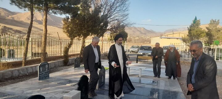 تصاویر/ دیدار نماینده ولی فقیه درکاشان با خانواده شهدای راونجی و راونجیان پور درجوشقان قالی