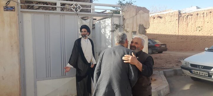 تصاویر/ دیدار نماینده ولی فقیه درکاشان با خانواده شهدای راونجی و راونجیان پور درجوشقان قالی