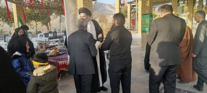 تصاویر/ دیدار نماینده ولی فقیه درکاشان با خانواده شهدای راونجی و راونجیان پور درجوشقان قالی