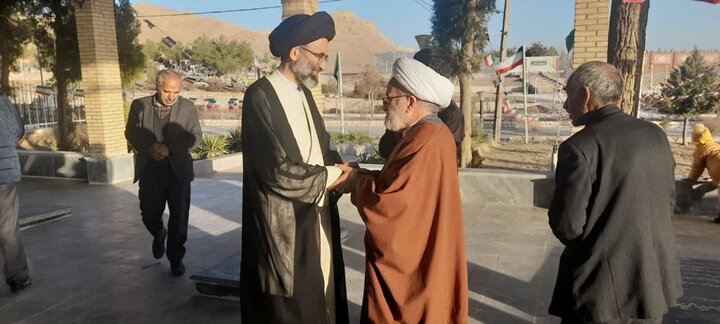 تصاویر/ دیدار نماینده ولی فقیه درکاشان با خانواده شهدای راونجی و راونجیان پور درجوشقان قالی