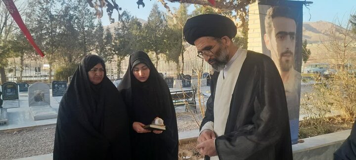 تصاویر/ دیدار نماینده ولی فقیه درکاشان با خانواده شهدای راونجی و راونجیان پور درجوشقان قالی