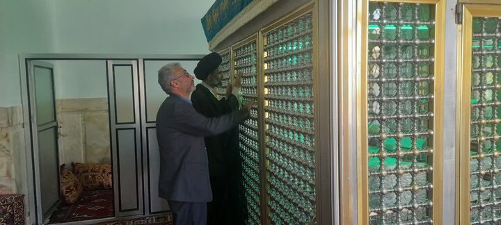 تصاویر/ دیدار نماینده ولی فقیه درکاشان با خانواده شهدای راونجی و راونجیان پور درجوشقان قالی