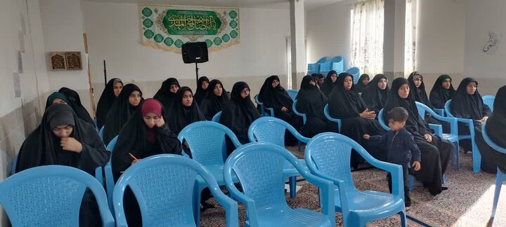 تصاویر/ کارگاه "فرزند، لبخند زندگی" و نشست مبلغین رمضان در مدرسه علمیه الزهرا(س)شهداد