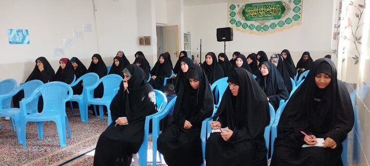 تصاویر/ کارگاه "فرزند، لبخند زندگی" و نشست مبلغین رمضان در مدرسه علمیه الزهرا(س)شهداد